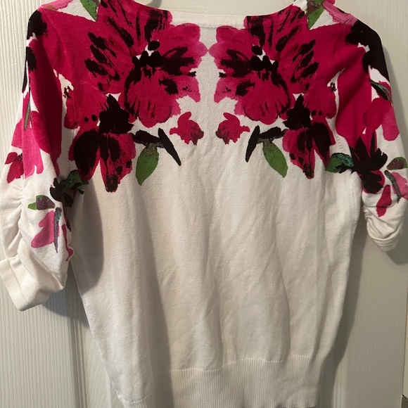 INC Size Medium Short Sleeve Rhinestone Button Raised Flower Embellishments - Picture 2 of 6